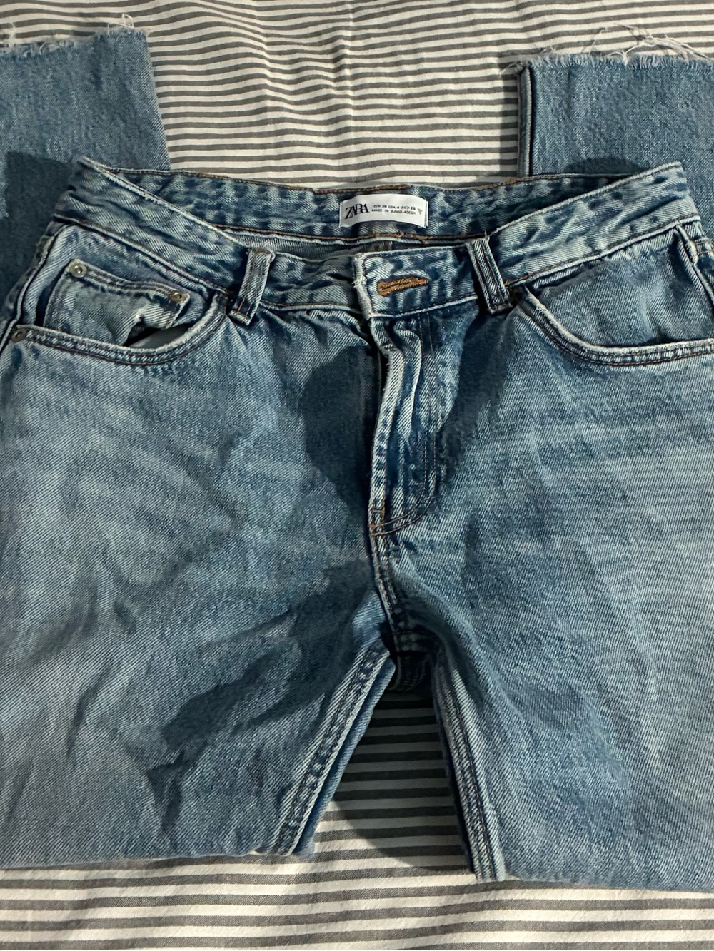 Zara Men’s Light Wash Relaxed Jeans